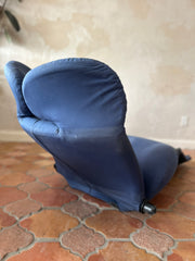 Wink armchair designed by Toshiyuki Kita for Cassina